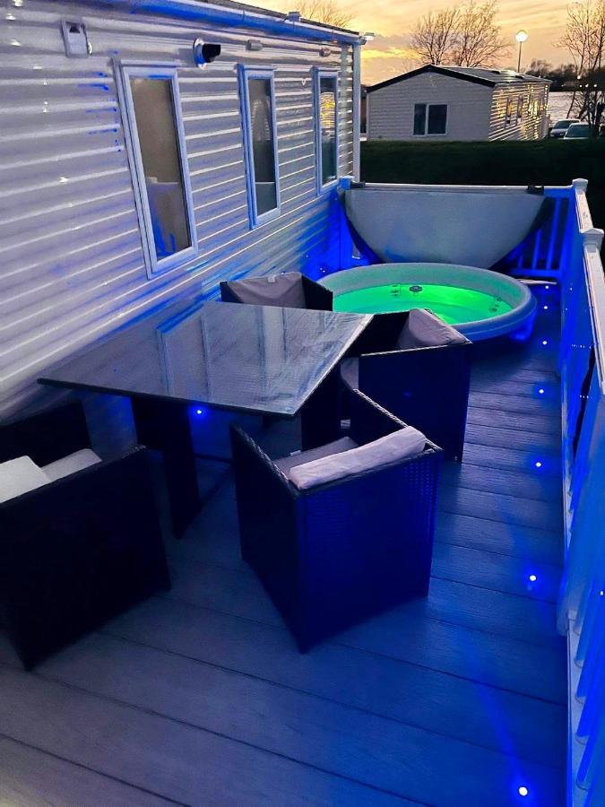 Готель The Sunflower Luxury Caravan At Tattersall Lakes Таттершелл Екстер'єр фото