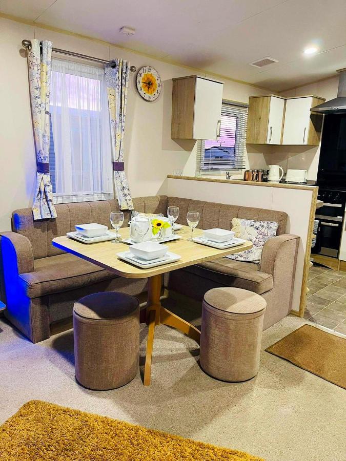 Готель The Sunflower Luxury Caravan At Tattersall Lakes Таттершелл Екстер'єр фото