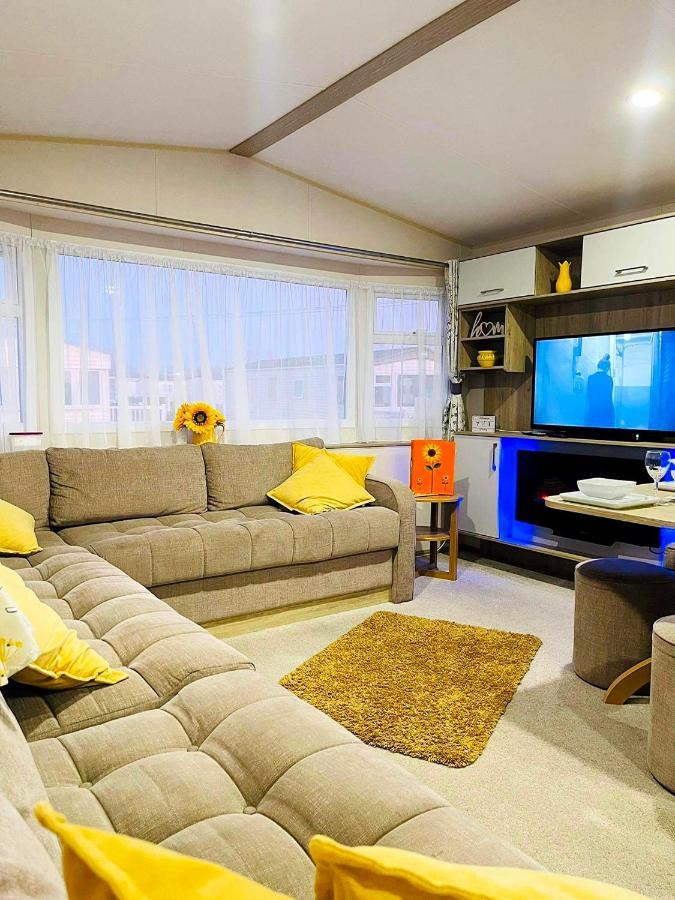 Готель The Sunflower Luxury Caravan At Tattersall Lakes Таттершелл Екстер'єр фото